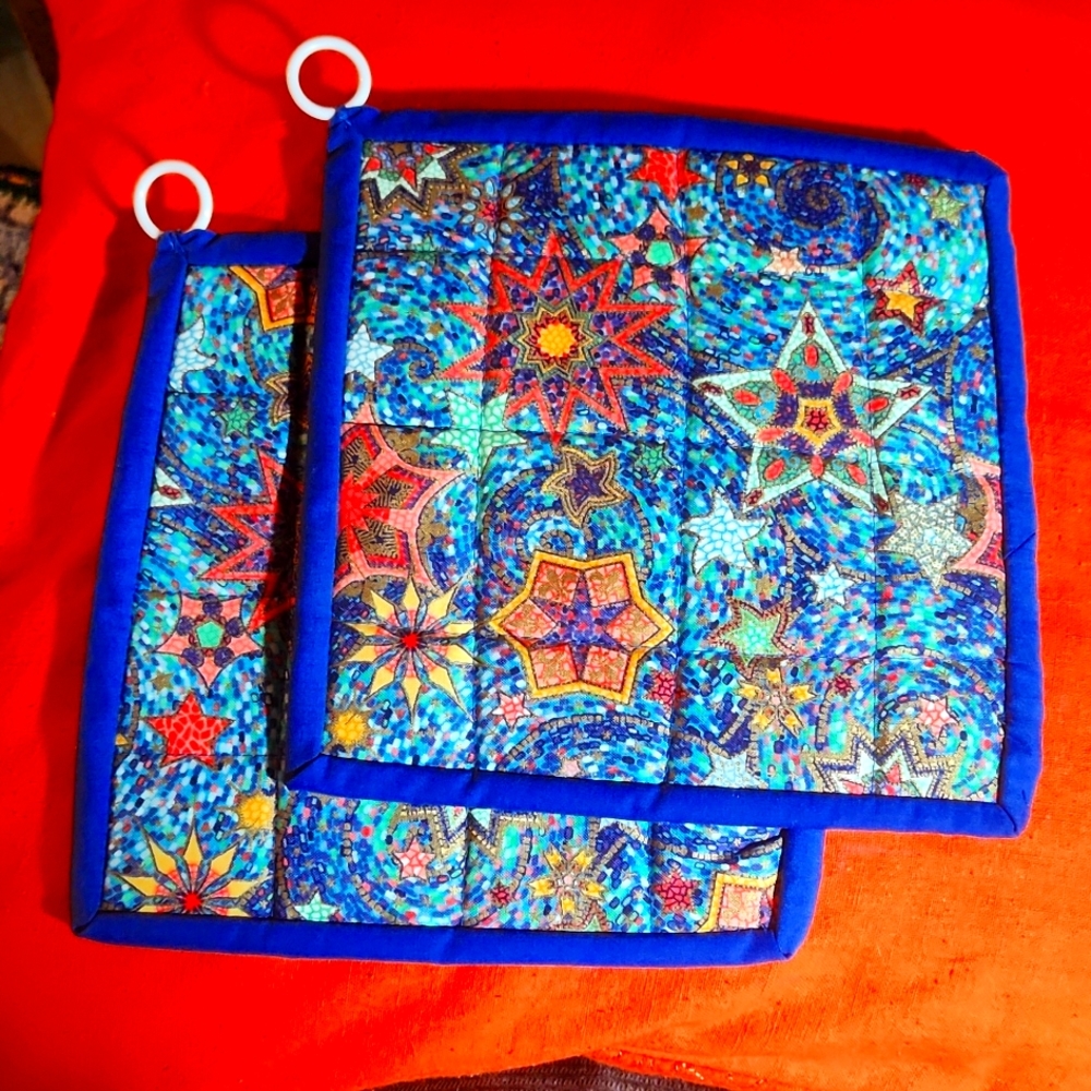 Handcrafted/Quilted pot holders holders. 8"x8". New!